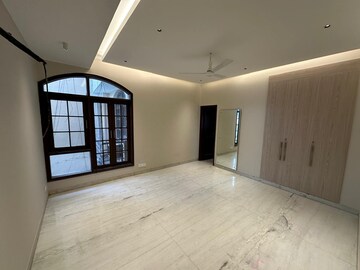 Bedroom in 4 BHK Builder Floor at Safdarjung Enclave – for Rent