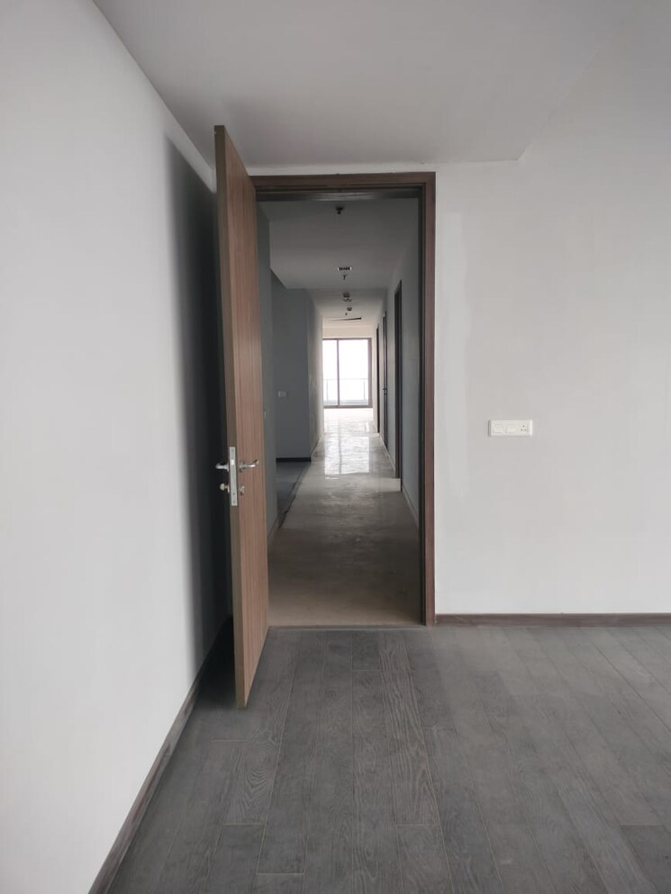 Bedroom, paras-quartier 4 Bedroom 5350 Sq.Ft. Apartment In Gwal Pahari Gurgaon 8764708