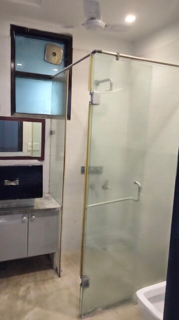Bathroom in 1 BHK Apartment at Andheri West – for Rent