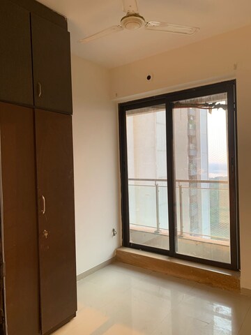 Room in 3 BHK Apartment at Lotus Sky Garden, Malad West – for Rent