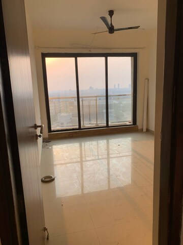 Room in 3 BHK Apartment at Lotus Sky Garden, Malad West – for Rent