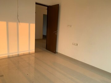 Room in 3 BHK Apartment at Lotus Sky Garden, Malad West – for Rent