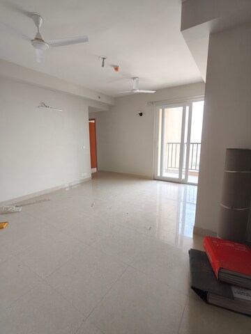 Room in 3 BHK Apartment at Tata Eureka Park, Sector 150 – for Rent
