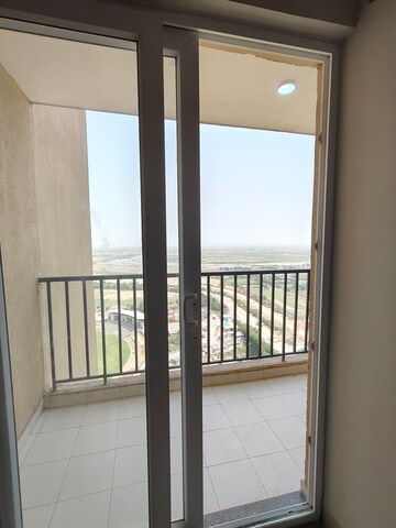 Room in 3 BHK Apartment at Tata Eureka Park, Sector 150 – for Rent