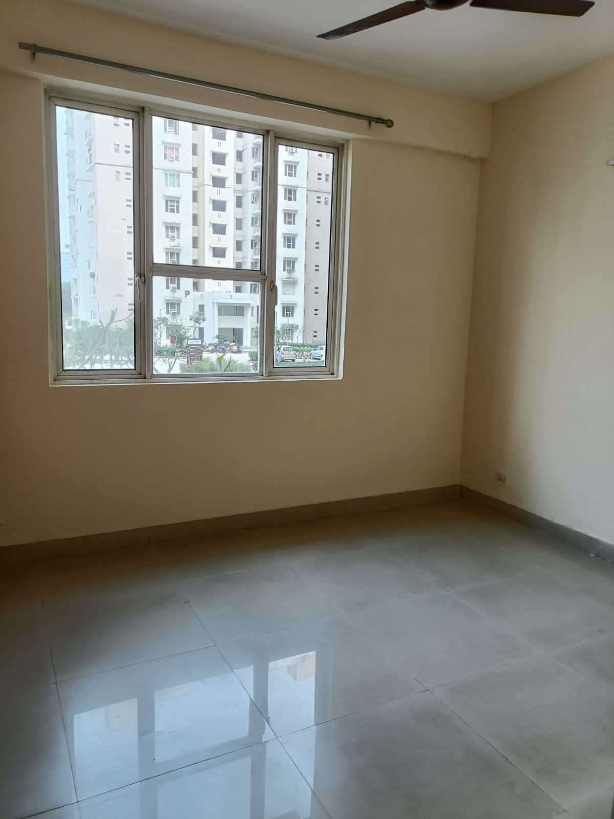 2.5 BHK + Study Room Apartment For Rent in Logix Blossom Greens