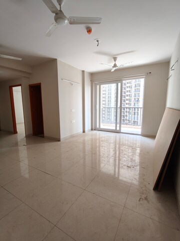 Room in 3 BHK Apartment at Tata Eureka Park, Sector 150 – for Rent