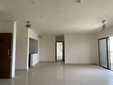 Room in 4 BHK Apartment at Shapoorji Pallonji Vanaha Golfland, Bavdhan – for Rent