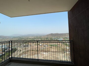 Room in 4 BHK Apartment at Shapoorji Pallonji Vanaha Golfland, Bavdhan – for Rent