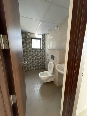 Bathroom in 4 BHK Apartment at Shapoorji Pallonji Vanaha Golfland, Bavdhan – for Rent