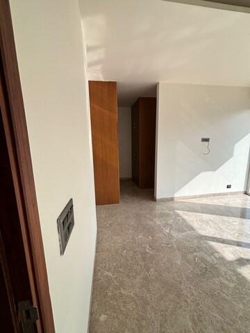 Room in 4 BHK Apartment at Panchsheel Park – for Sale