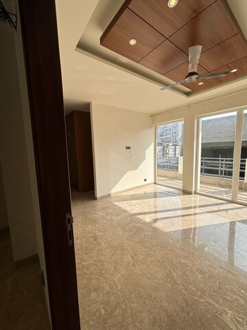 Room in 4 BHK Apartment at Panchsheel Park – for Sale