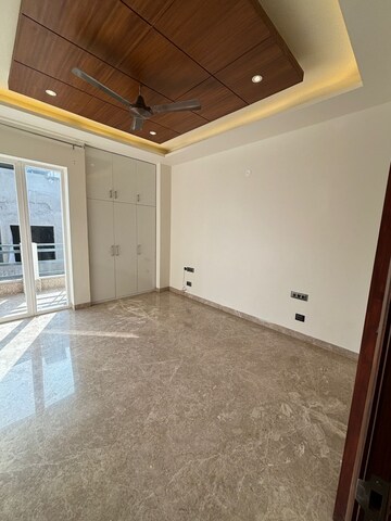 Room in 4 BHK Apartment at Panchsheel Park – for Sale