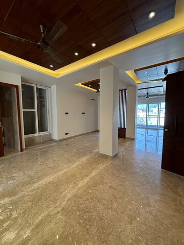 Room in 4 BHK Apartment at Panchsheel Park – for Sale