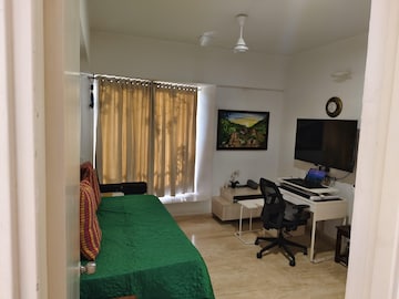 Bedroom in 6 BHK Apartment at Bayview Terraces, Prabhadevi – for Rent