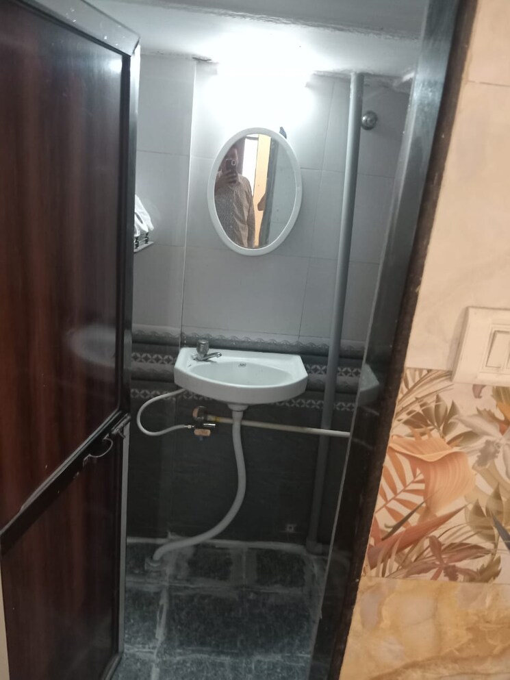 Bathroom, mangela-chs 1 Bedroom 400 Sq.Ft. Apartment In Andheri West Mumbai 8764872