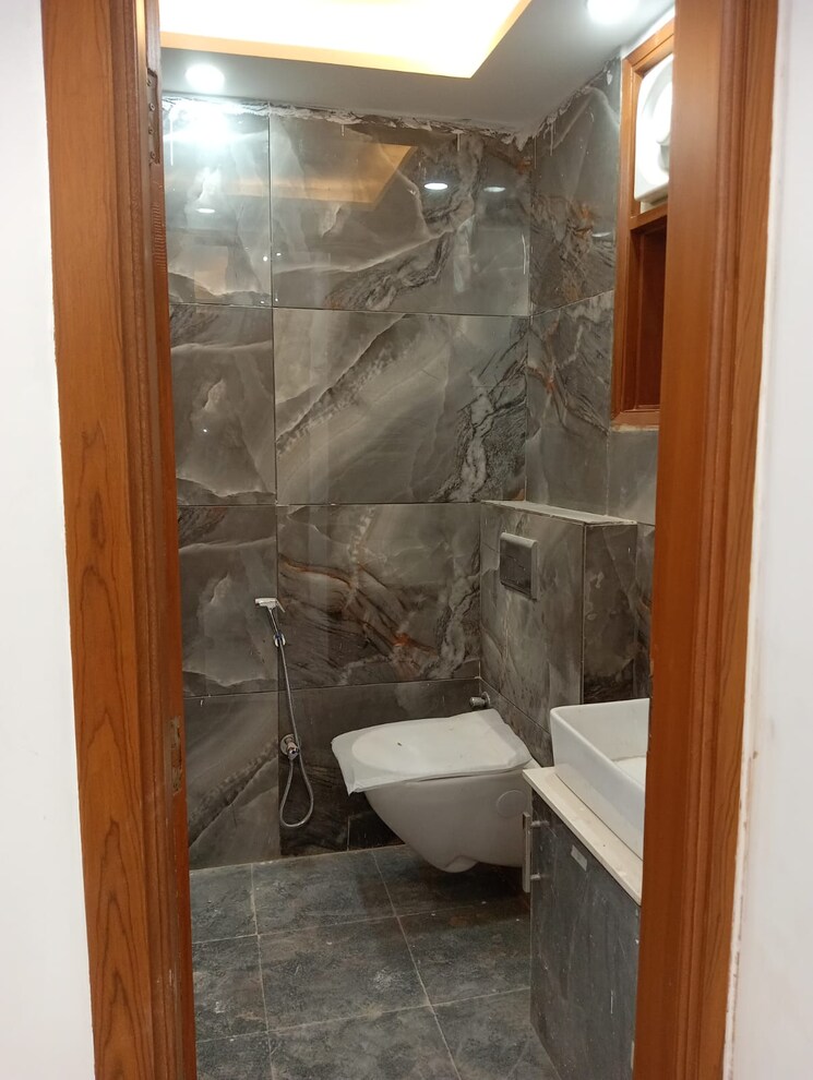 Bathroom, panchsheel vihar 3 Bedroom 1200 Sq.Ft. Apartment In Panchsheel Vihar Delhi 8764877