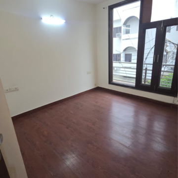 Room in 3 BHK Builder Floor at Safdarjung Development Area – for Rent