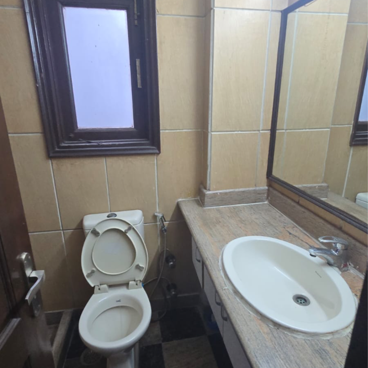 Bathroom, safdarjung development area 3 Bedroom 1800 Sq.Ft. Builder Floor In Safdarjung Development Area Delhi 8764882