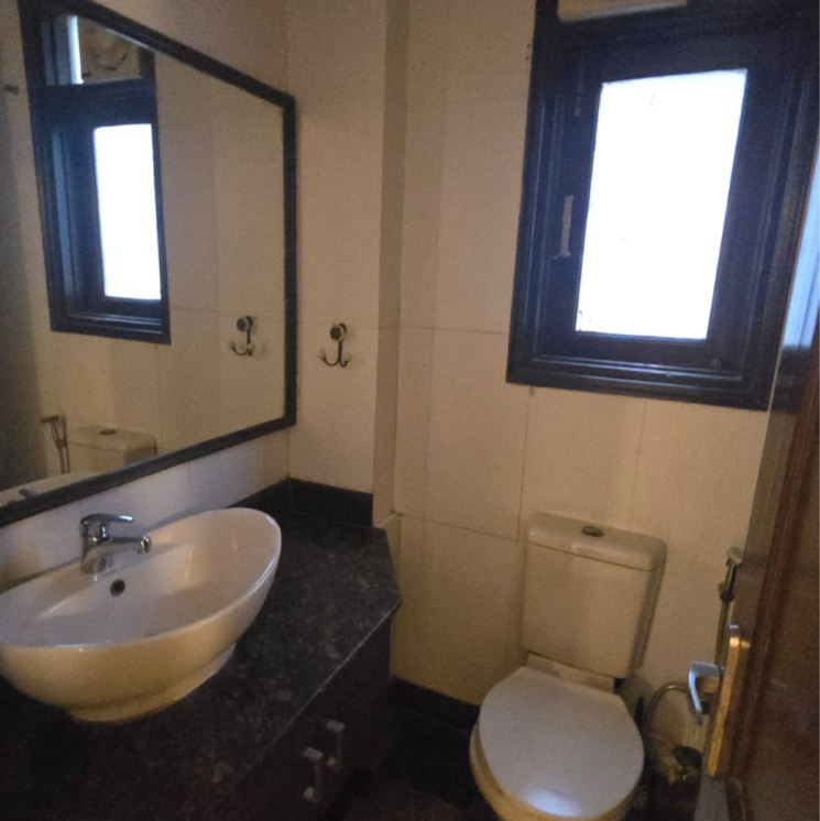 Bathroom, safdarjung development area 3 Bedroom 1800 Sq.Ft. Builder Floor In Safdarjung Development Area Delhi 8764882