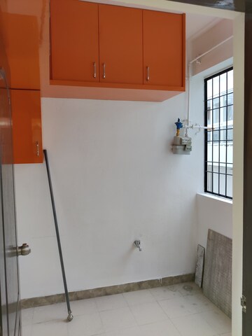 Room in 3 BHK Apartment at Shiv Kailash Apartment, Hsr Layout – for Sale