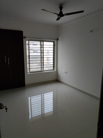 Room in 3 BHK Apartment at Shiv Kailash Apartment, Hsr Layout – for Sale