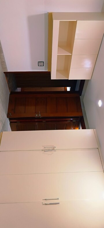 Furnished Amenities in 4 BHK Builder Floor at Saket – for Rent