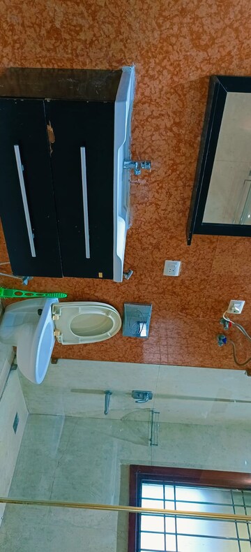 Furnished Amenities in 4 BHK Builder Floor at Saket – for Rent
