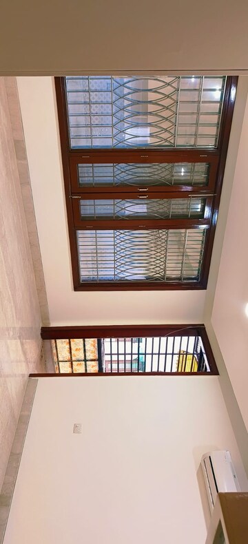 Room in 4 BHK Builder Floor at Saket – for Rent