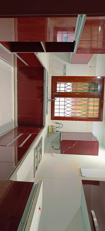 Furnished Amenities in 4 BHK Builder Floor at Saket – for Rent