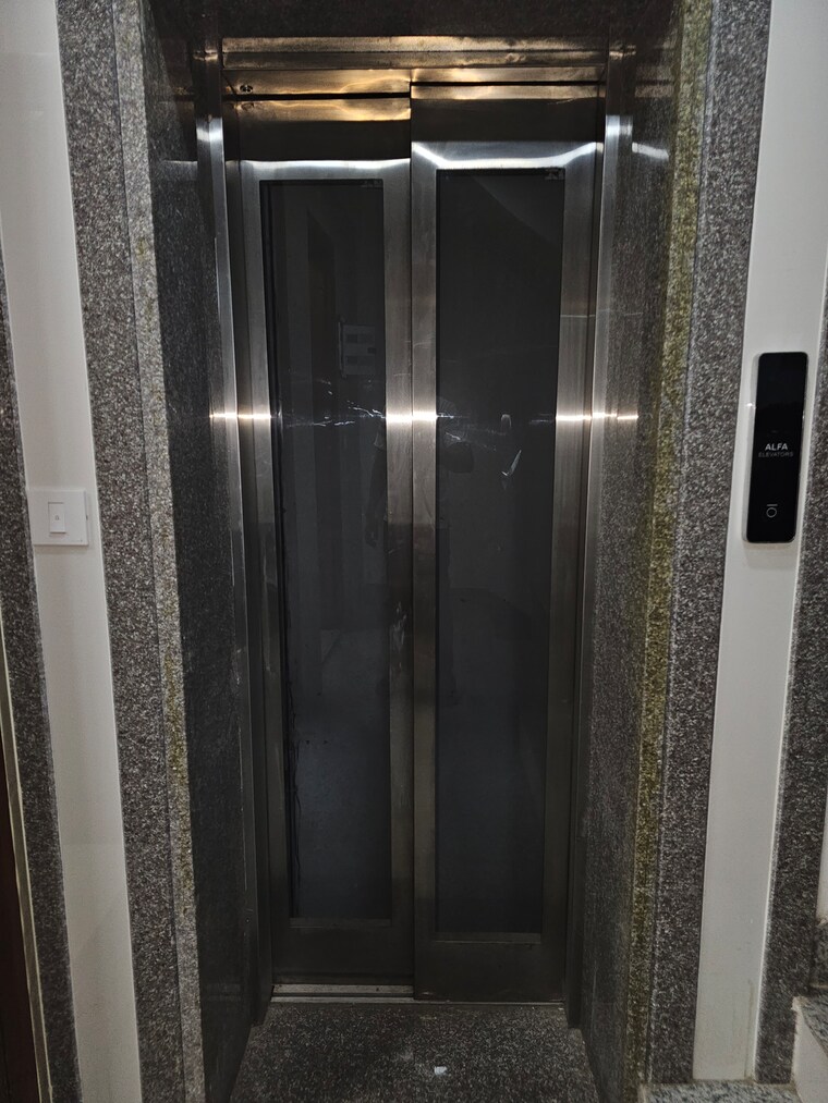 undefined, sector 23 dwarka 3 Bedroom 120 Sq.Yd. Builder Floor In Sector 23 Dwarka Delhi 8764982