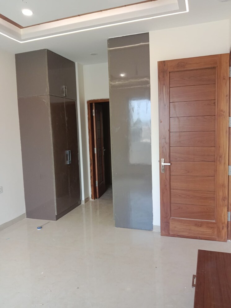 Room, sector 21 3 Bedroom 2250 Sq.Ft. Apartment In Sector 21 Panchkula 8764983