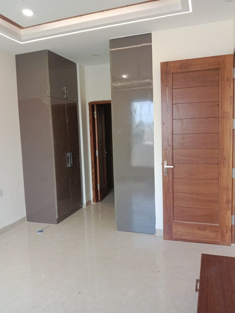 Room, sector 21 3 Bedroom 2250 Sq.Ft. Apartment In Sector 21 Panchkula 8764983