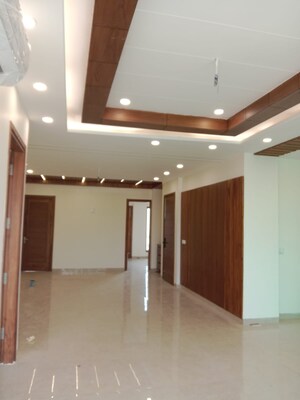 Room in 3 BHK Apartment at Sector 21 – for Sale