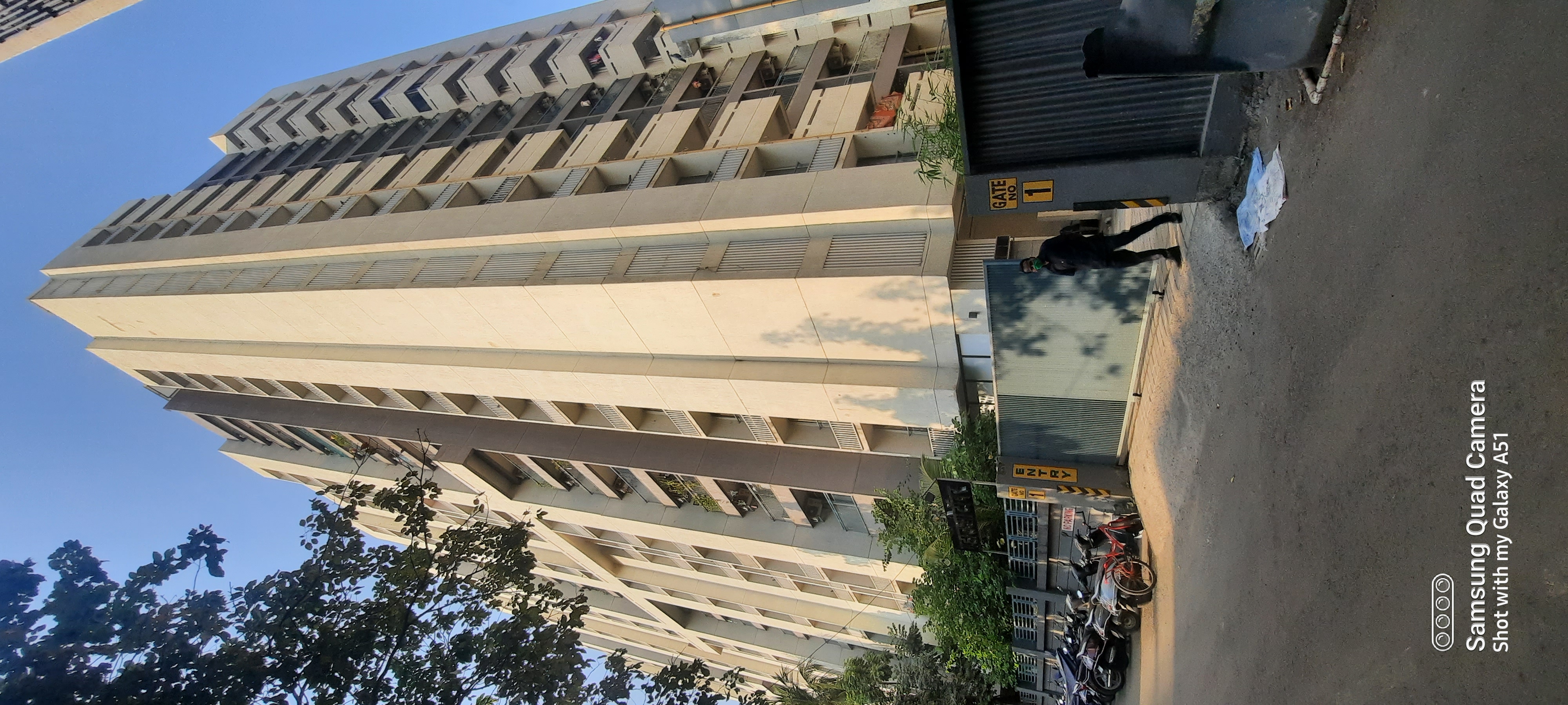 4 BHK + Extra Room Apartment For Sale in Rustumjee Mahalaxmi Tower