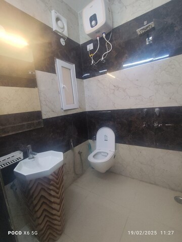 Bathroom in 2 BHK Builder Floor at Sector 23 – for Rent