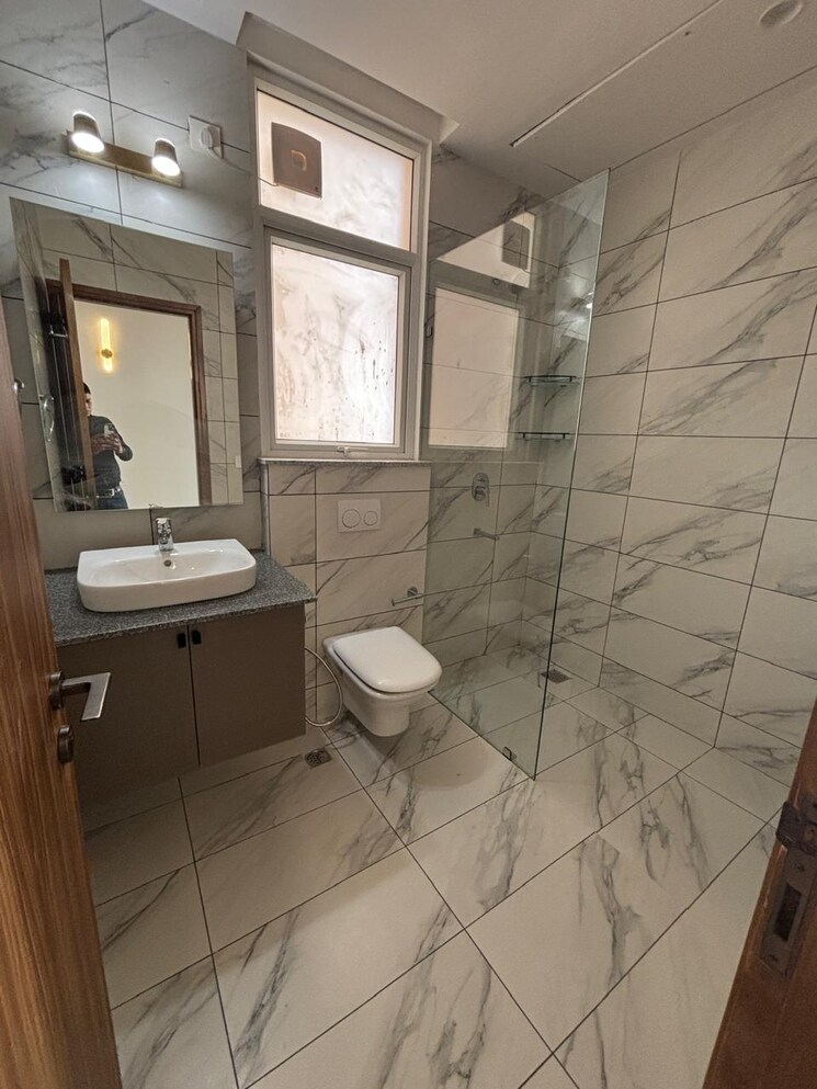 Bathroom, ireo-victory-valley 3 Bedroom 2452 Sq.Ft. Apartment In Sector 67 Gurgaon 8765013