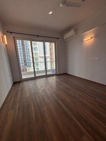 Room in 4 BHK Apartment at Ireo Victory Valley, Sector 67 – for Rent