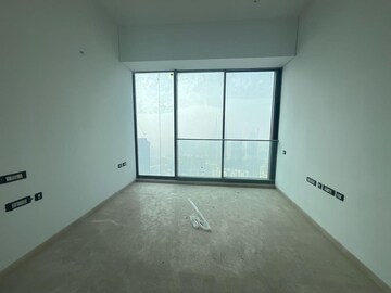 Room in 4 BHK Apartment at Rustomjee Crown, Prabhadevi – for Rent