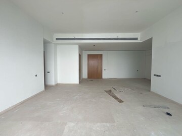 Room in 4 BHK Apartment at Rustomjee Crown, Prabhadevi – for Rent