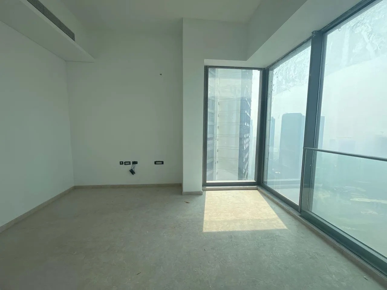 4 BHK + Servant Room Apartment For Rent in Rustomjee Crown