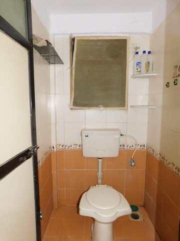 Bathroom in 1.5 BHK Apartment at Kalpita Apartment, Andheri East – for Rent