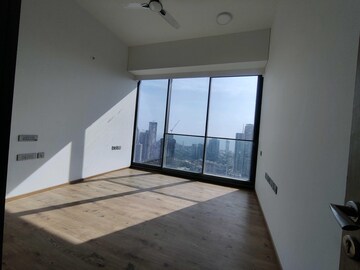 Room in 4 BHK Apartment at Rustomjee Crown, Prabhadevi – for Rent