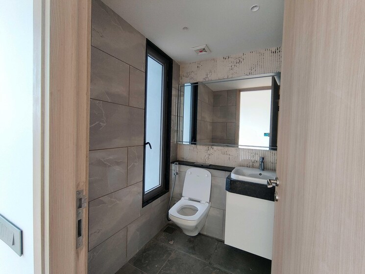 Bathroom, rustomjee-crown 4 Bedroom 2182 Sq.Ft. Apartment In Prabhadevi Mumbai 8765032