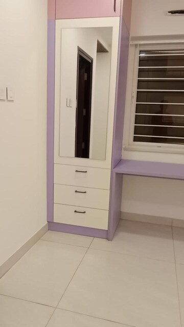 Room in 3 BHK Apartment at Kondapur – for Rent