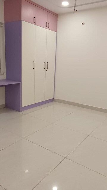 Room in 3 BHK Apartment at Kondapur – for Rent