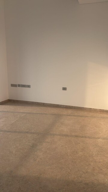 Room in 4 BHK Apartment at Rustomjee Crown, Prabhadevi – for Rent