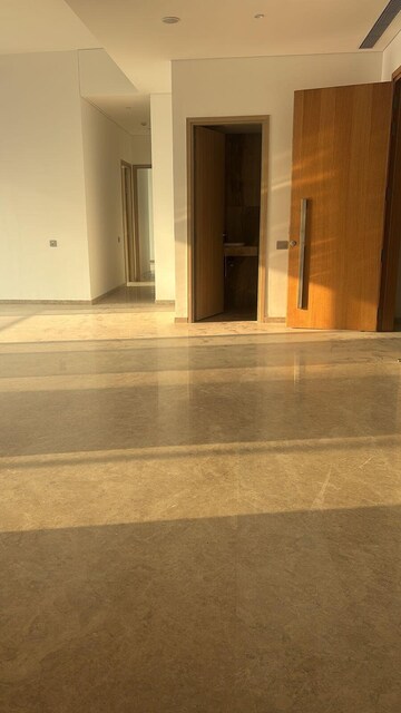 Room in 4 BHK Apartment at Rustomjee Crown, Prabhadevi – for Rent