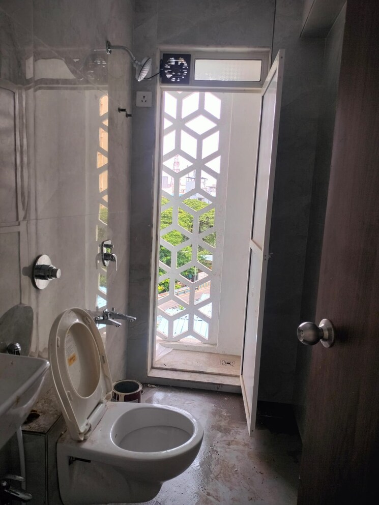 Attached Bathroom, ojass-laxmi-narayan-chs 1 Bedroom 430 Sq.Ft. Apartment In Naupada Thane 8765120
