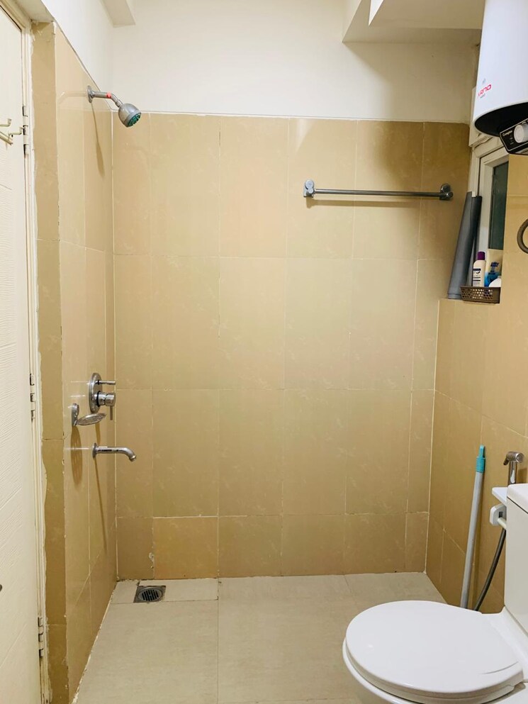 Bathroom, emaar-emerald-floors-premier 4 Bedroom 1975 Sq.Ft. Apartment In Sector 65 Gurgaon 8765121