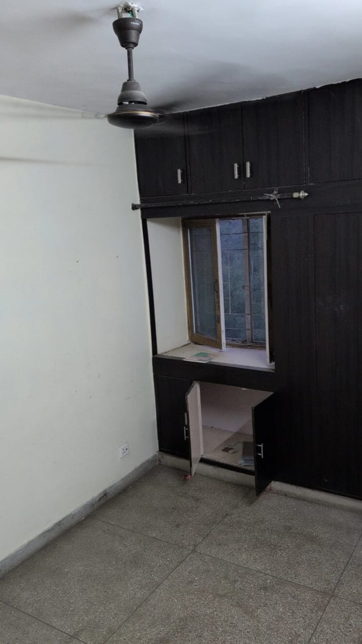 Room, mayur vihar 2.5 Bedroom 850 Sq.Ft. Apartment In Mayur Vihar Delhi 8765134